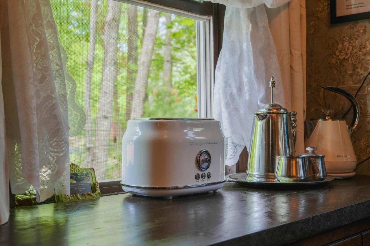 Vintage Wild West Tiny Hotel In The Woods! Pine City エクステリア 写真