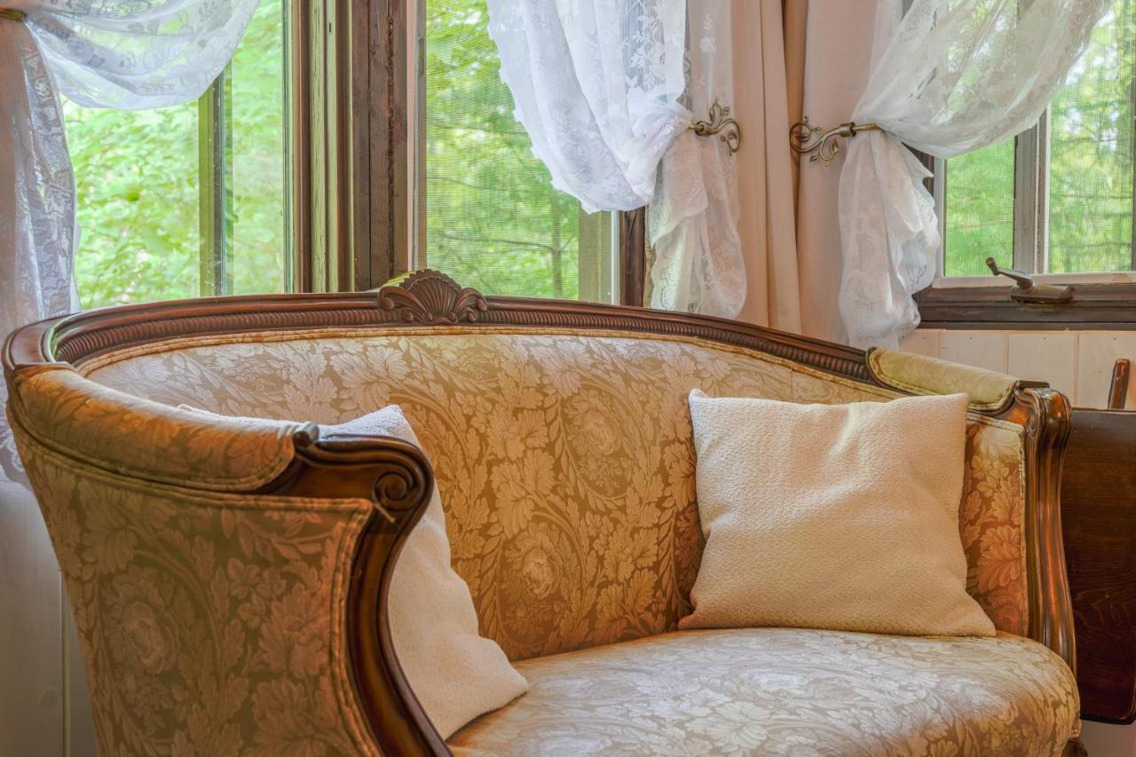 Vintage Wild West Tiny Hotel In The Woods! Pine City エクステリア 写真