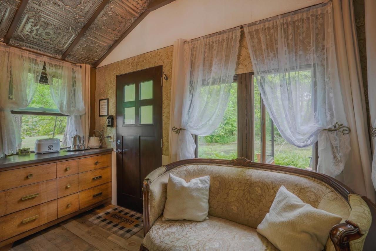 Vintage Wild West Tiny Hotel In The Woods! Pine City エクステリア 写真